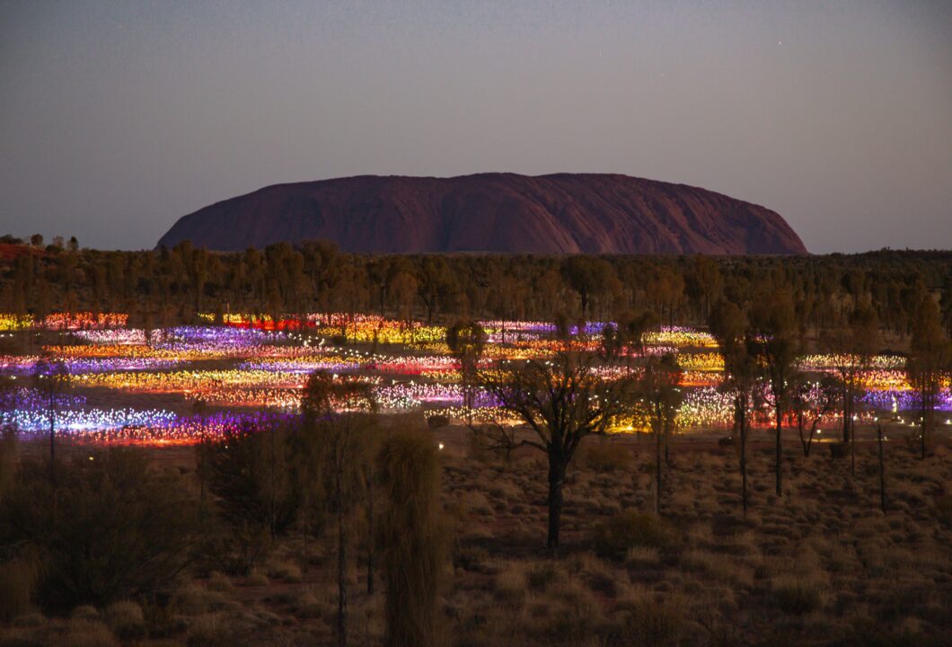 Outback mit dem bekannten Ayers Rock